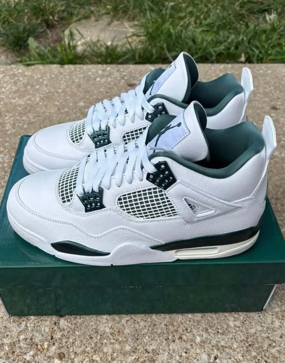 Air Jordan 4 Retro ‘Oxidized Green’ NEW. Size 9